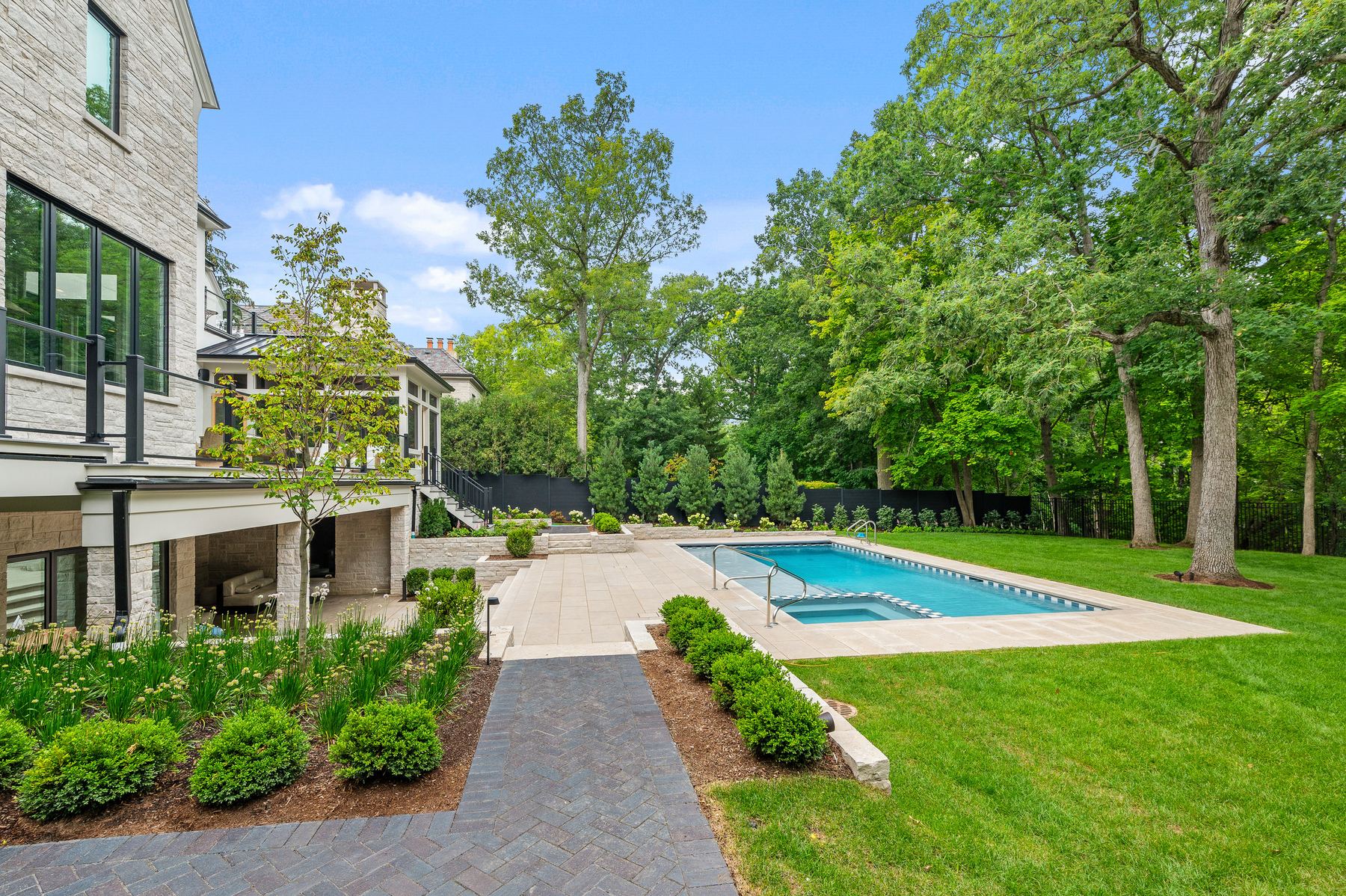 Finished exterior photograph of Franklin Residence in Glencoe