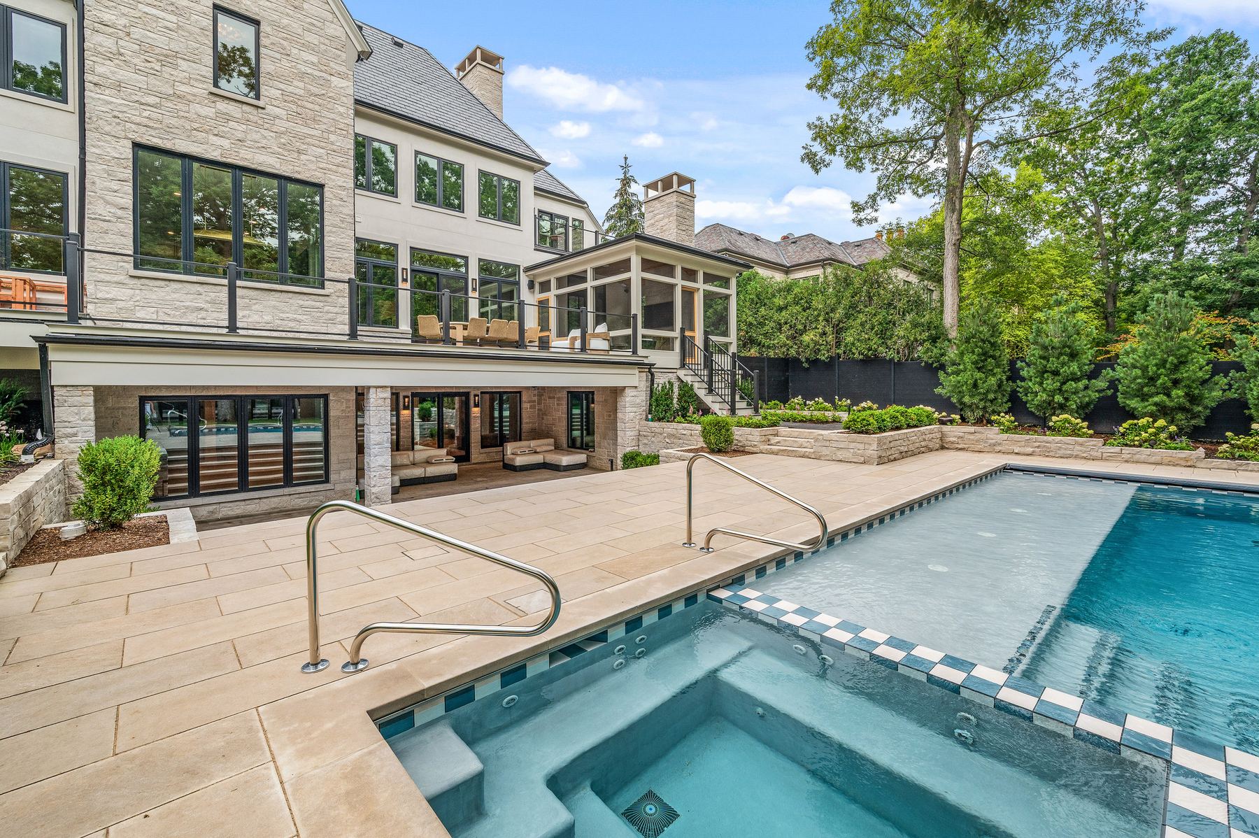 Finished exterior photograph of Franklin Residence in Glencoe