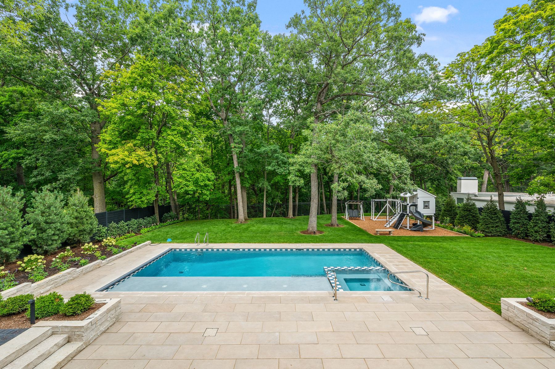 Finished exterior photograph of Franklin Residence in Glencoe